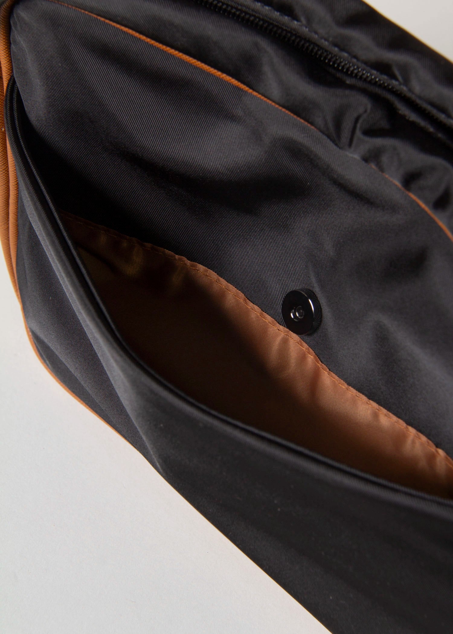 swatch_Black noa camera bag handbags