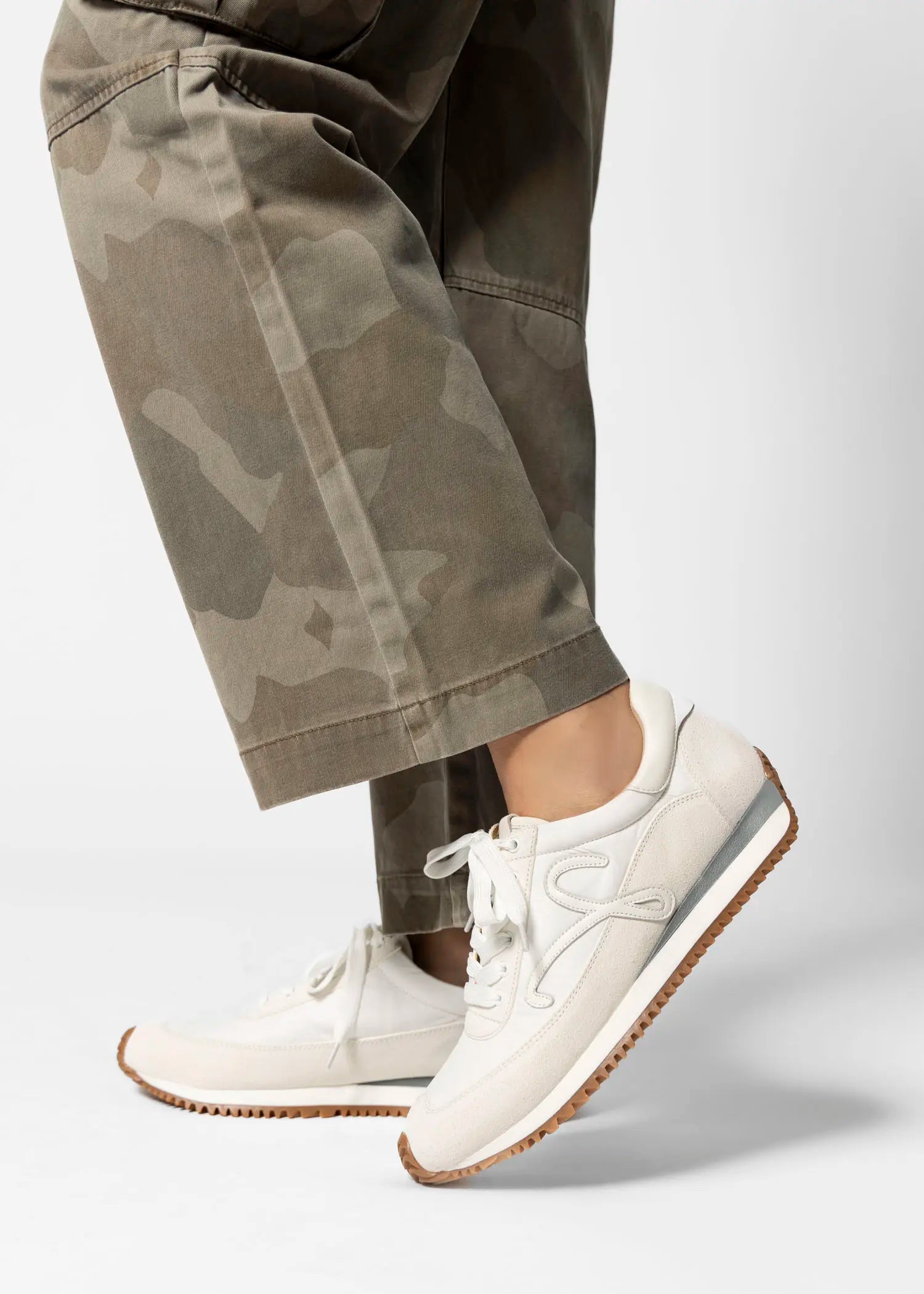 swatch_white queen sneaker shoes