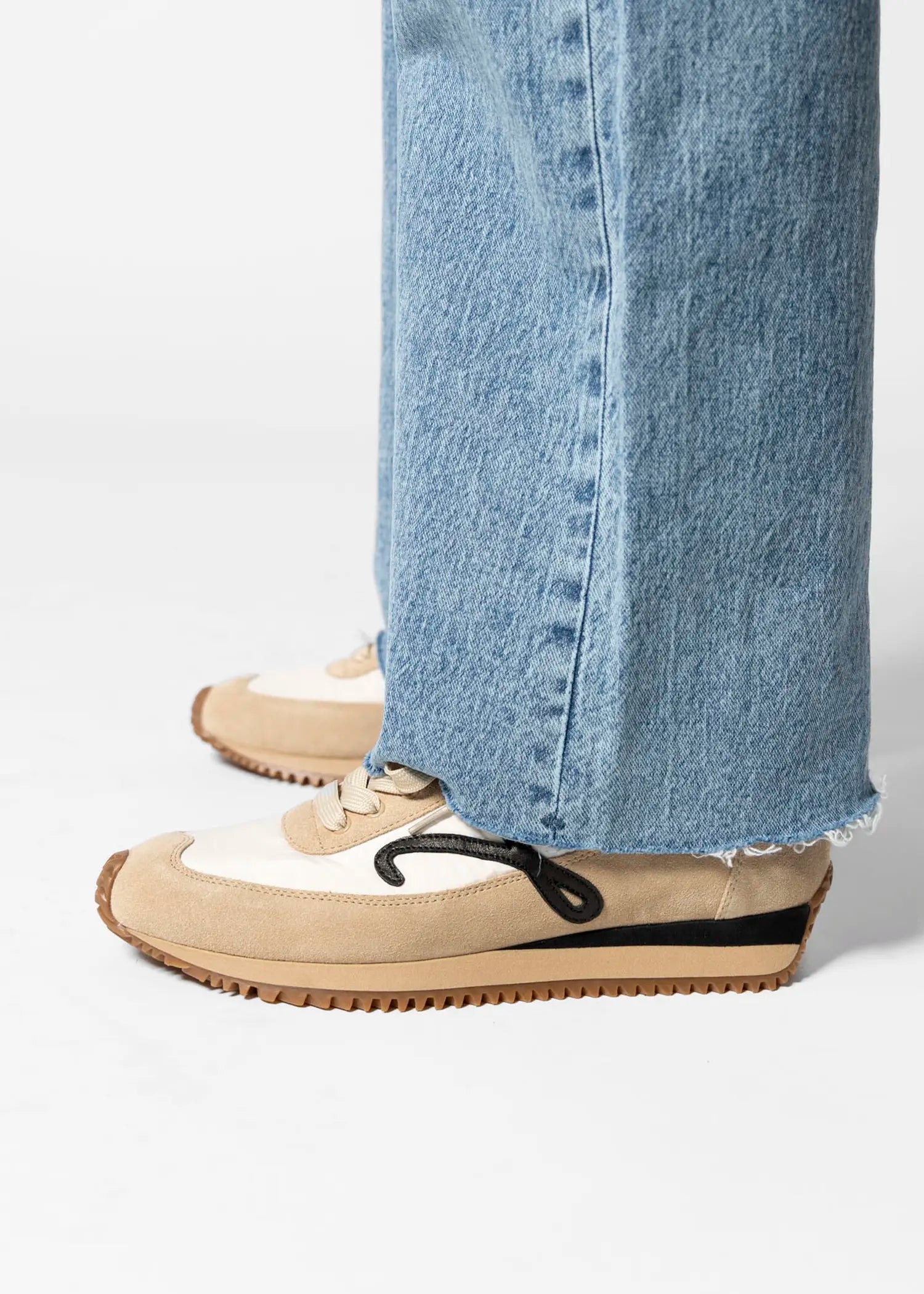 swatch_beige queen sneaker shoes