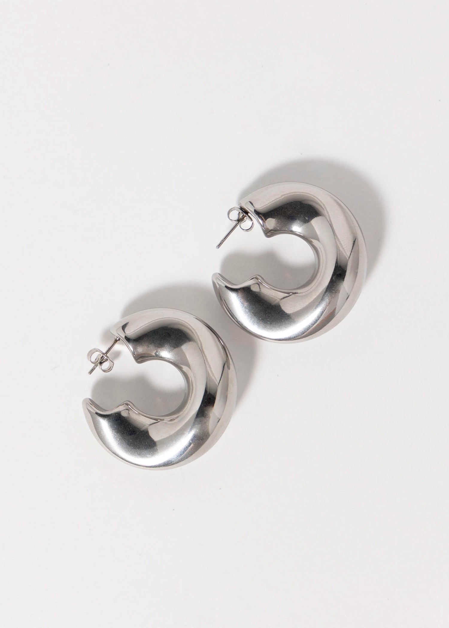 swatch_Silver wave chunky hoop earrings