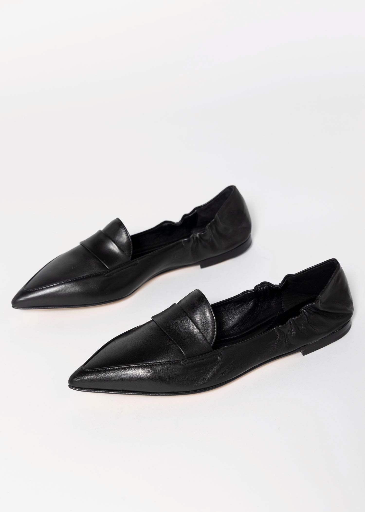 swatch_Black Leather pomme d'or grace italian leather pointed toe flat