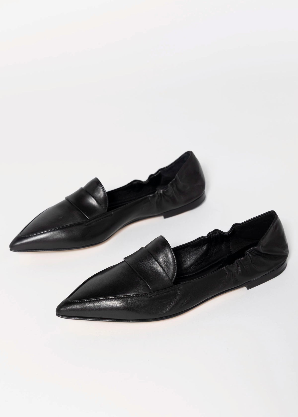 swatch_Black Leather pomme d'or grace italian leather pointed toe flat