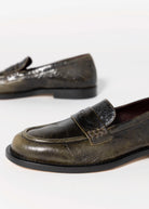 swatch_Olive Leather pomme d'or leather loafer
