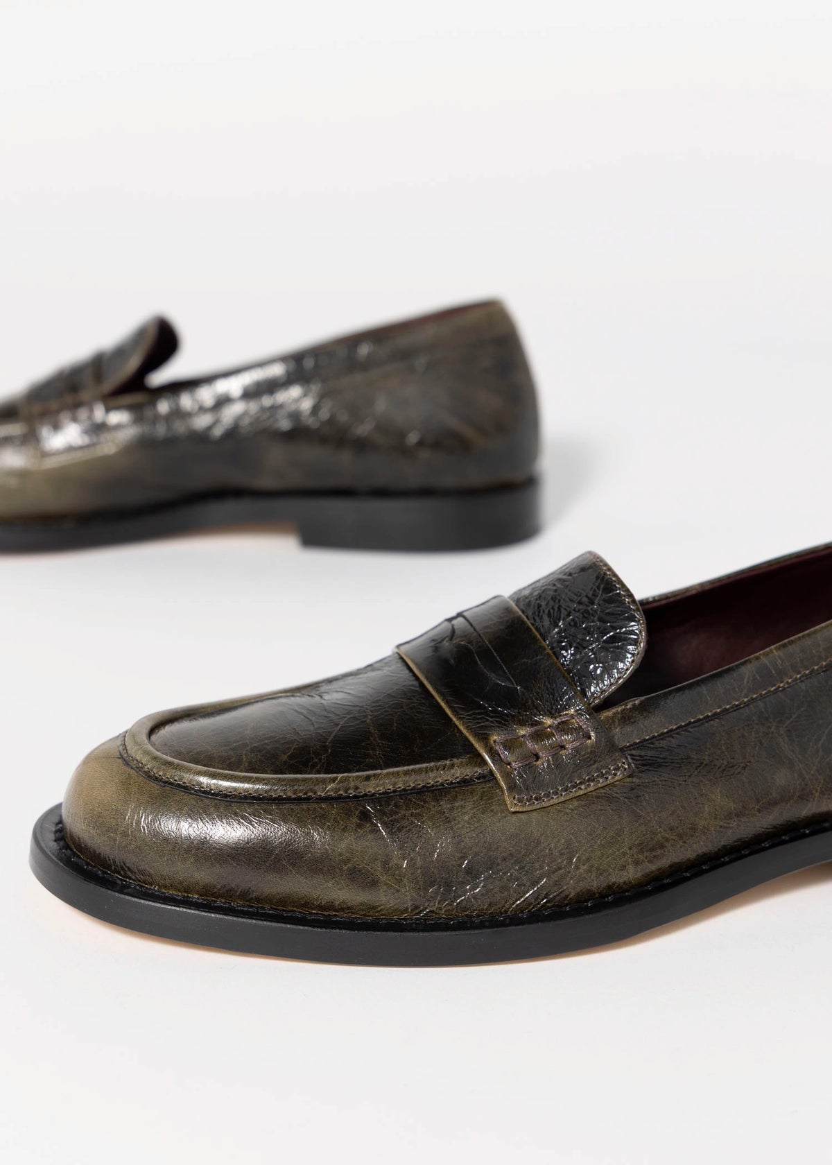 swatch_Olive Leather pomme d'or leather loafer