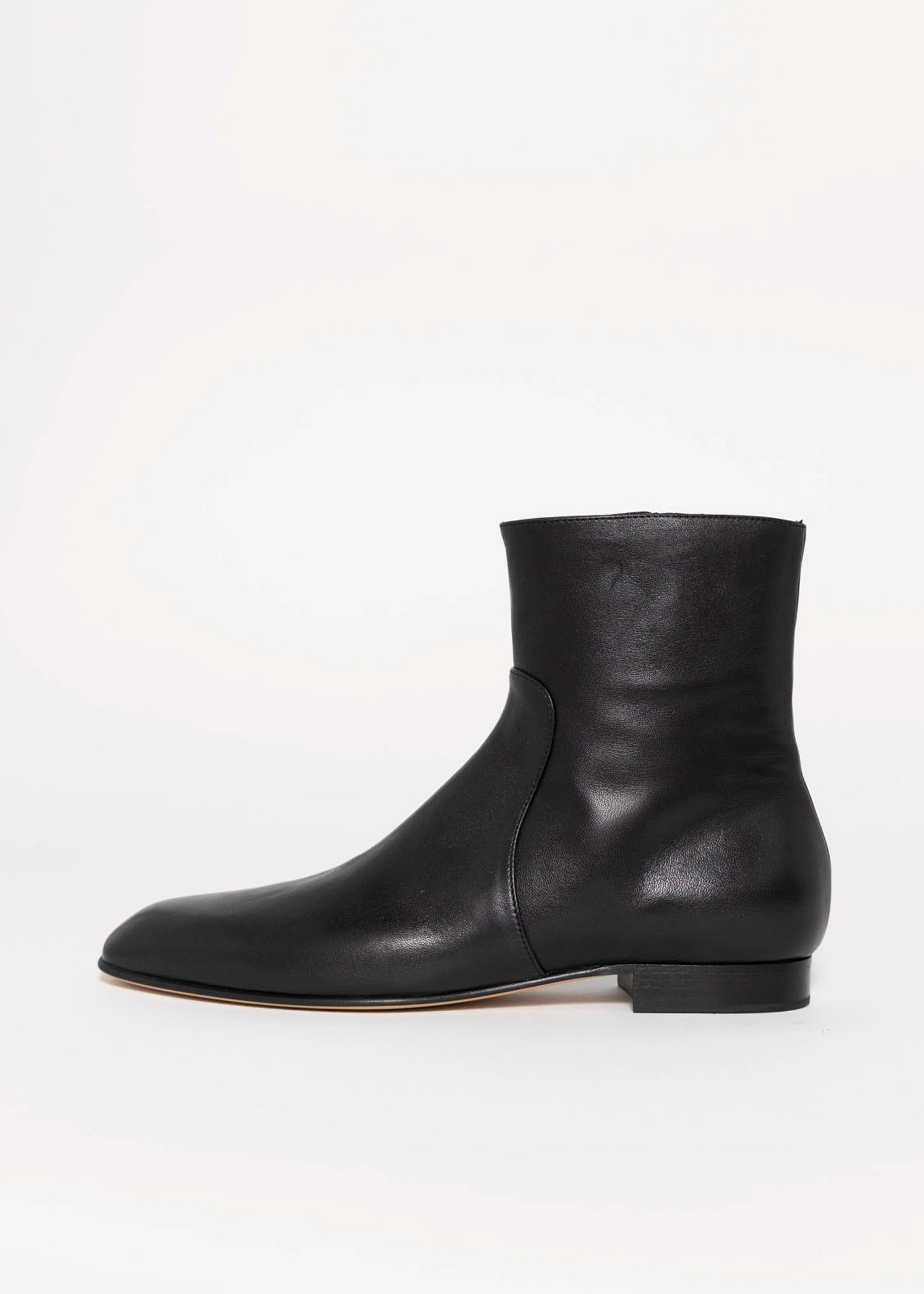 swatch_Black Leather pomme d'or zoe flat boot