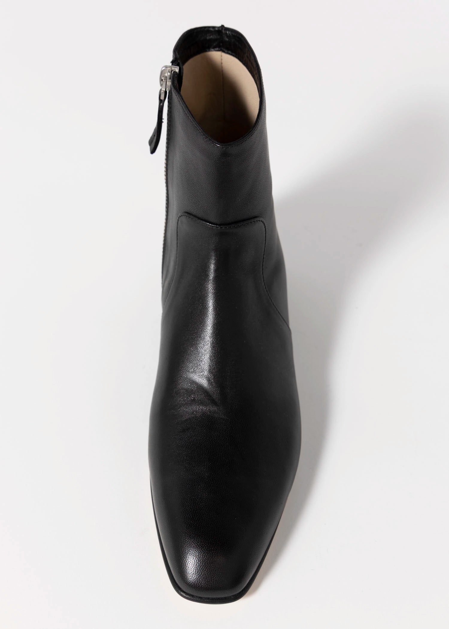swatch_Black Leather pomme d'or zoe flat boot