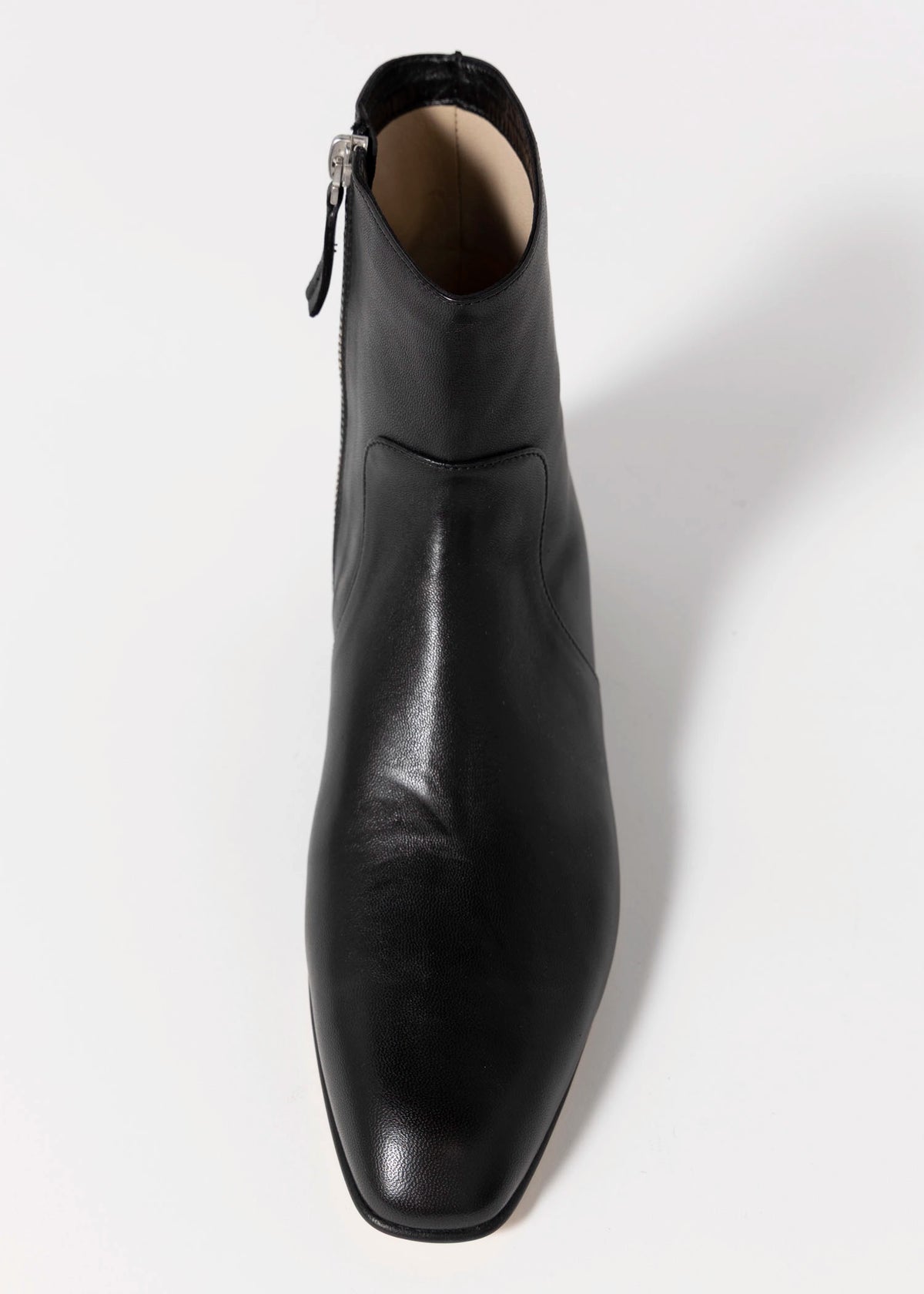 swatch_Black Leather pomme d'or zoe flat boot