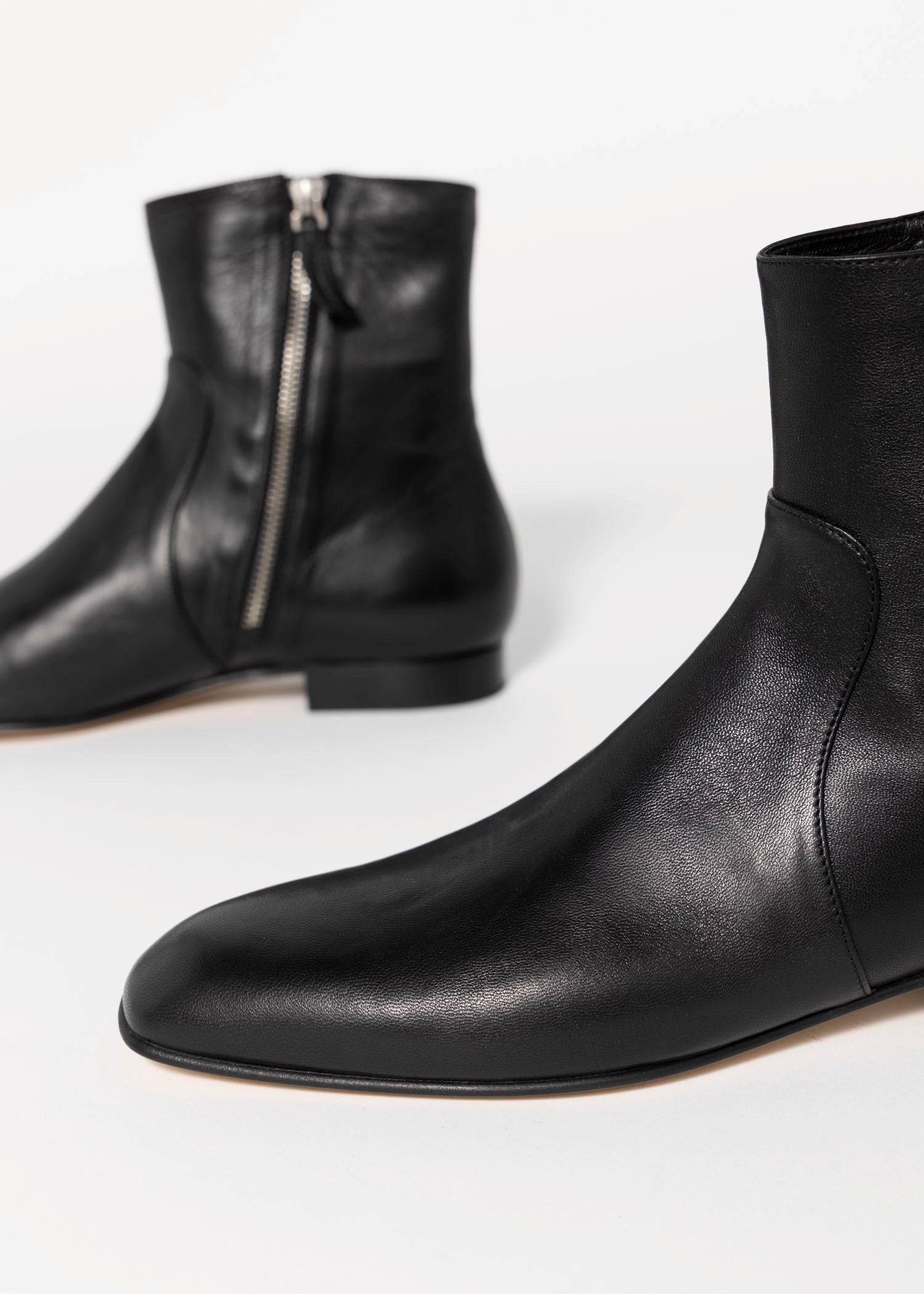 swatch_Black Leather pomme d'or zoe flat boot