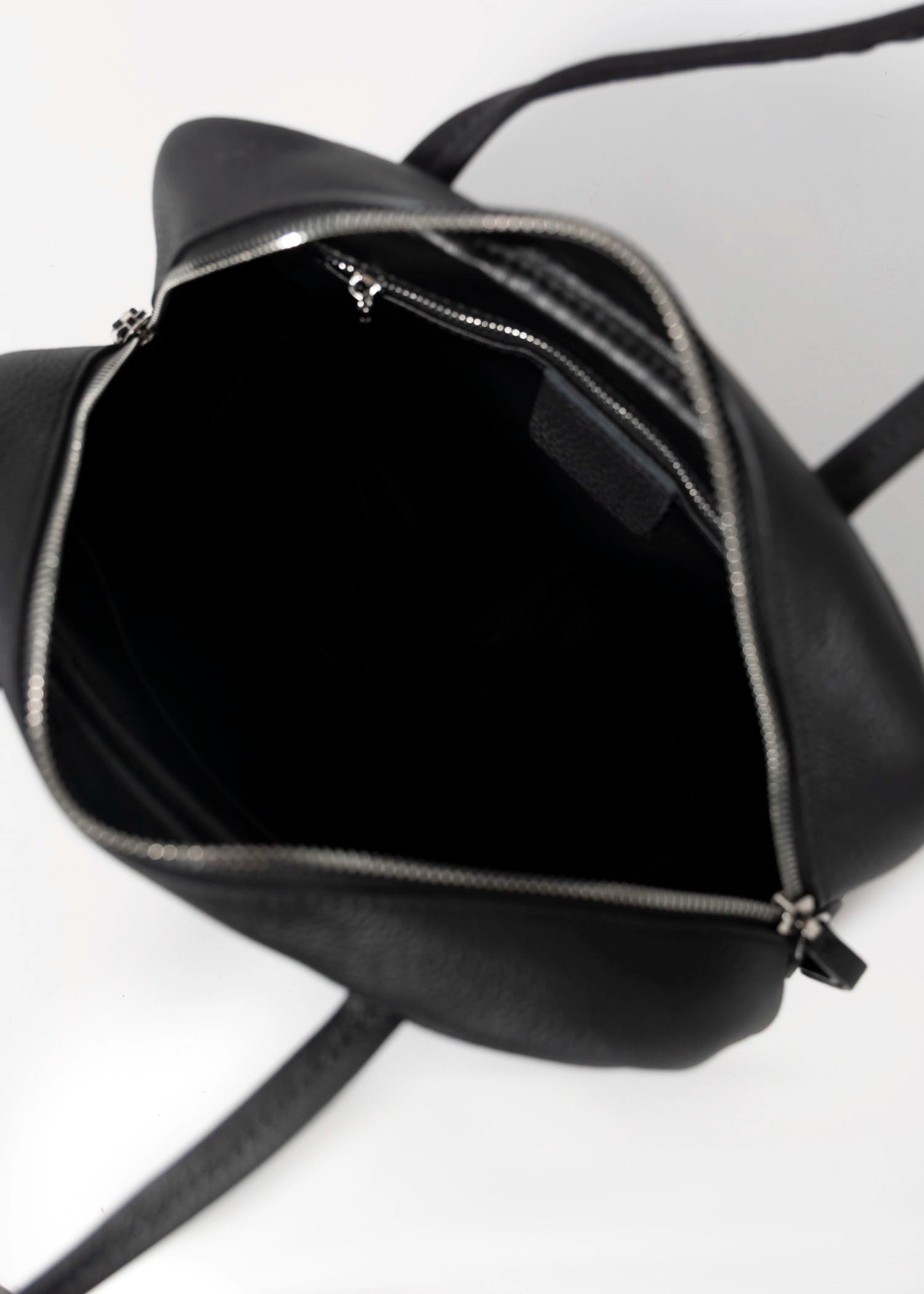 swatch_Black aga leather shoulder bag
