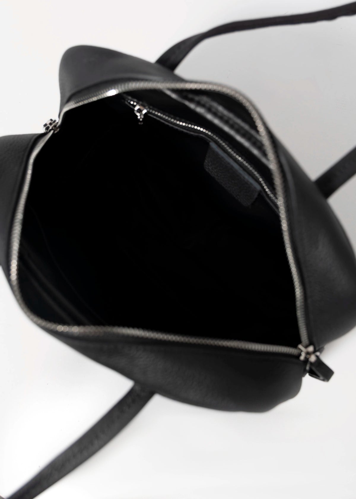 swatch_Black aga leather shoulder bag