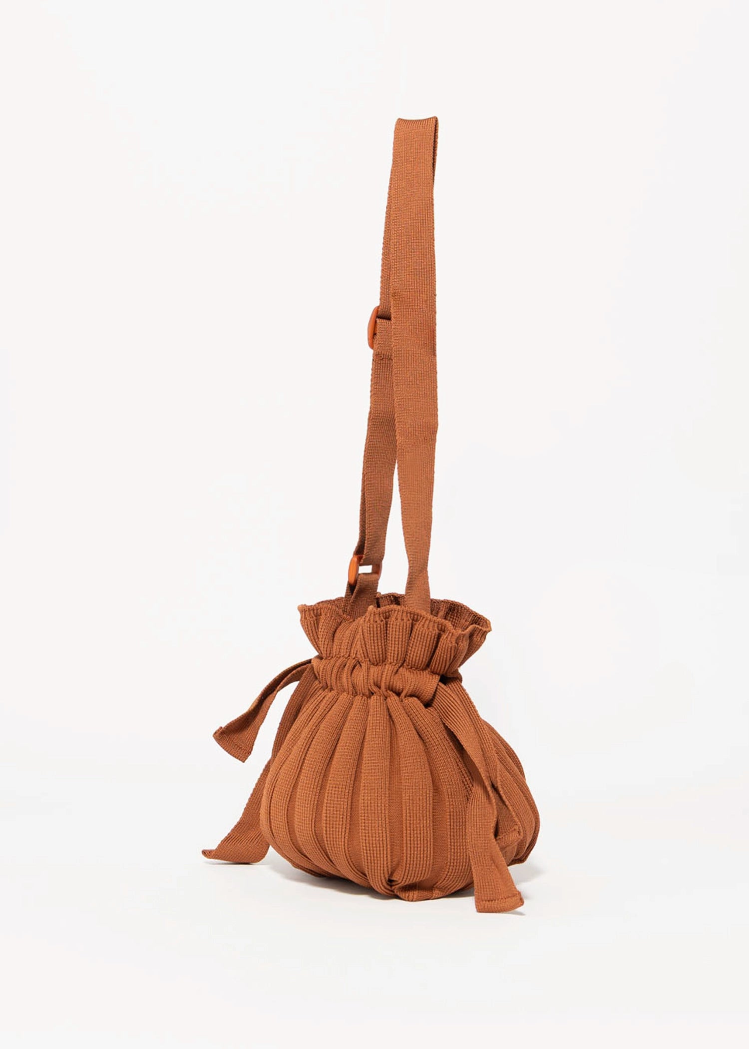 swatch_Camel pleated fabric bucket bag