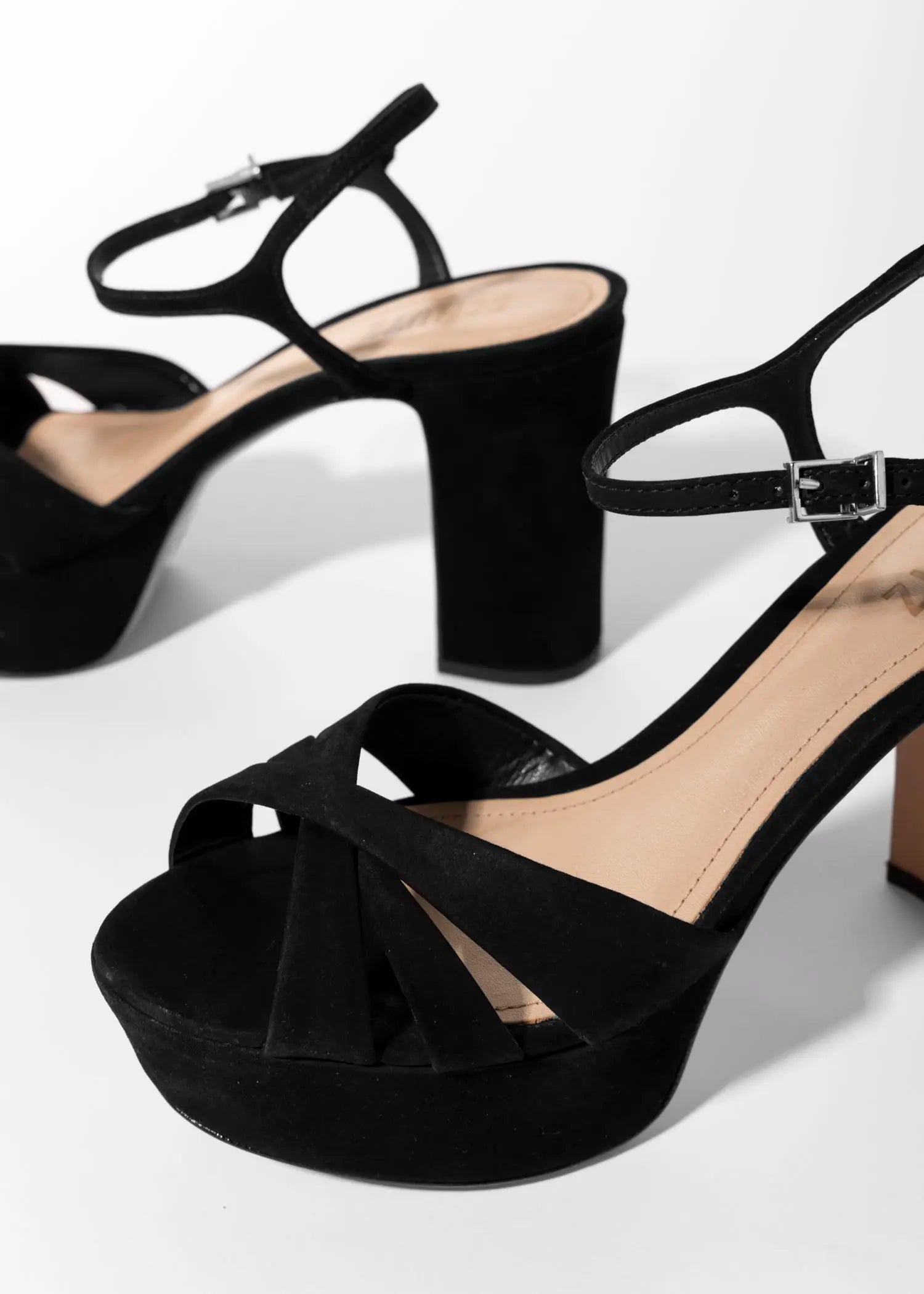 swatch_Black keefa platform sandal