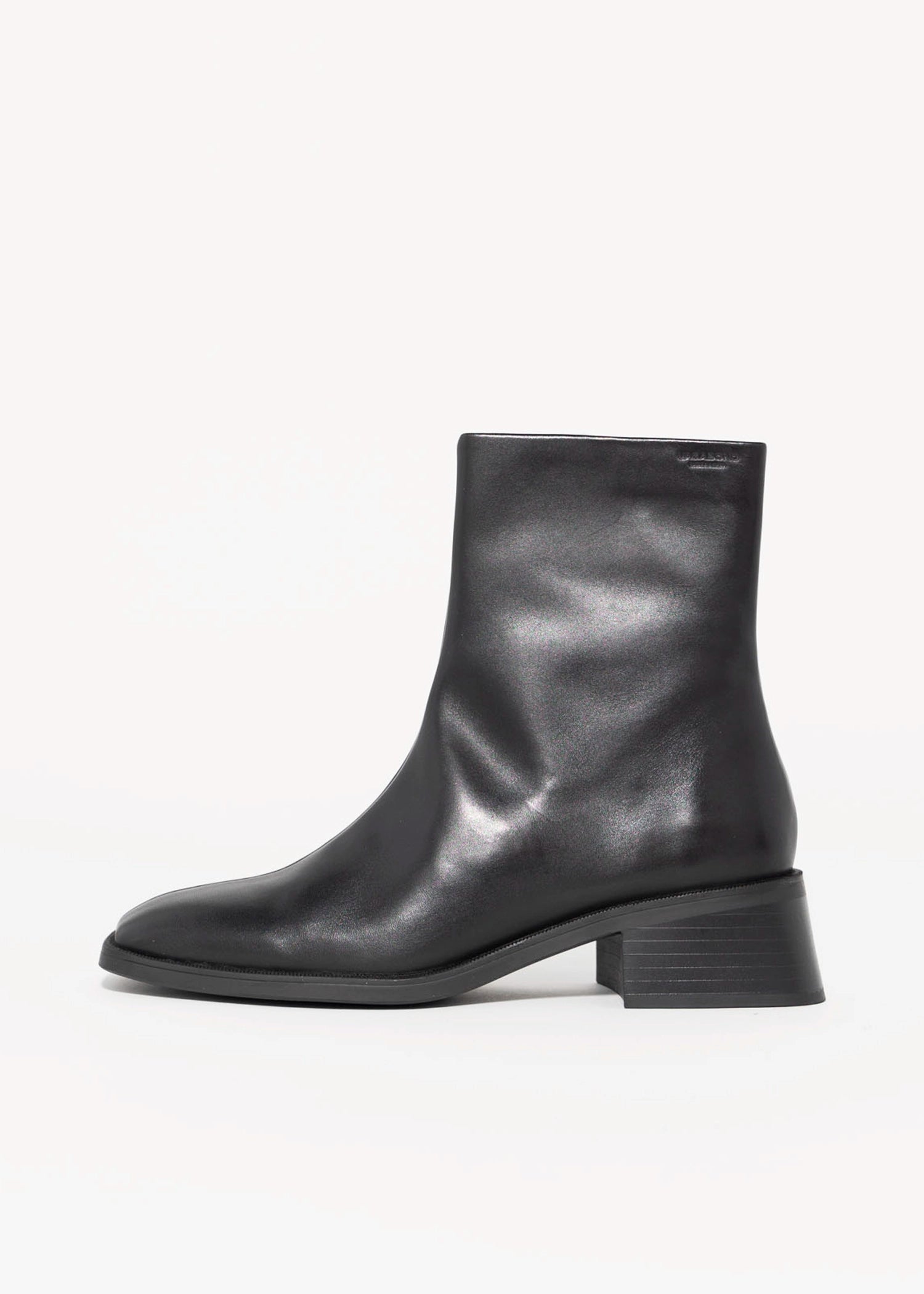 swatch_Black Leather vagabond blanca ankle boot