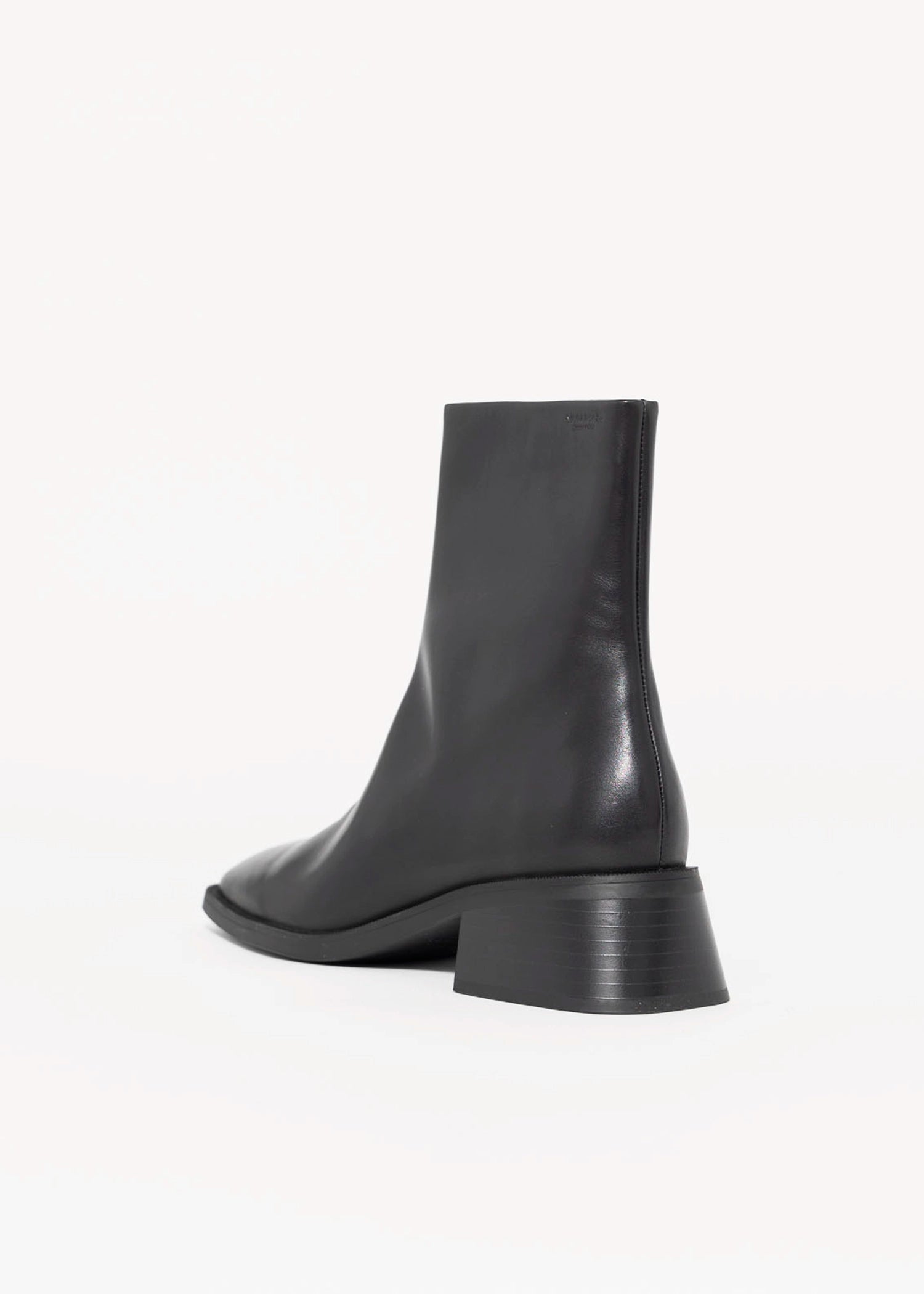 swatch_Black Leather vagabond blanca ankle boot