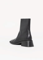 swatch_Black Leather vagabond blanca ankle boot