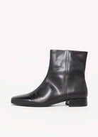 swatch_Black Leather vagabond mona ankle boot