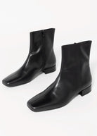 swatch_Black Leather vagabond mona ankle boot