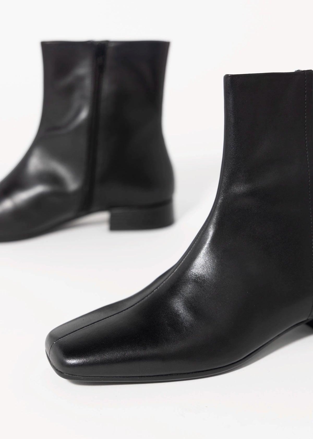 swatch_Black Leather vagabond mona ankle boot