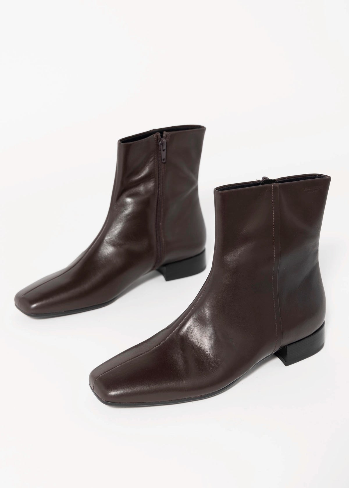 swatch_Chocolate Leather vagabond mona ankle boot