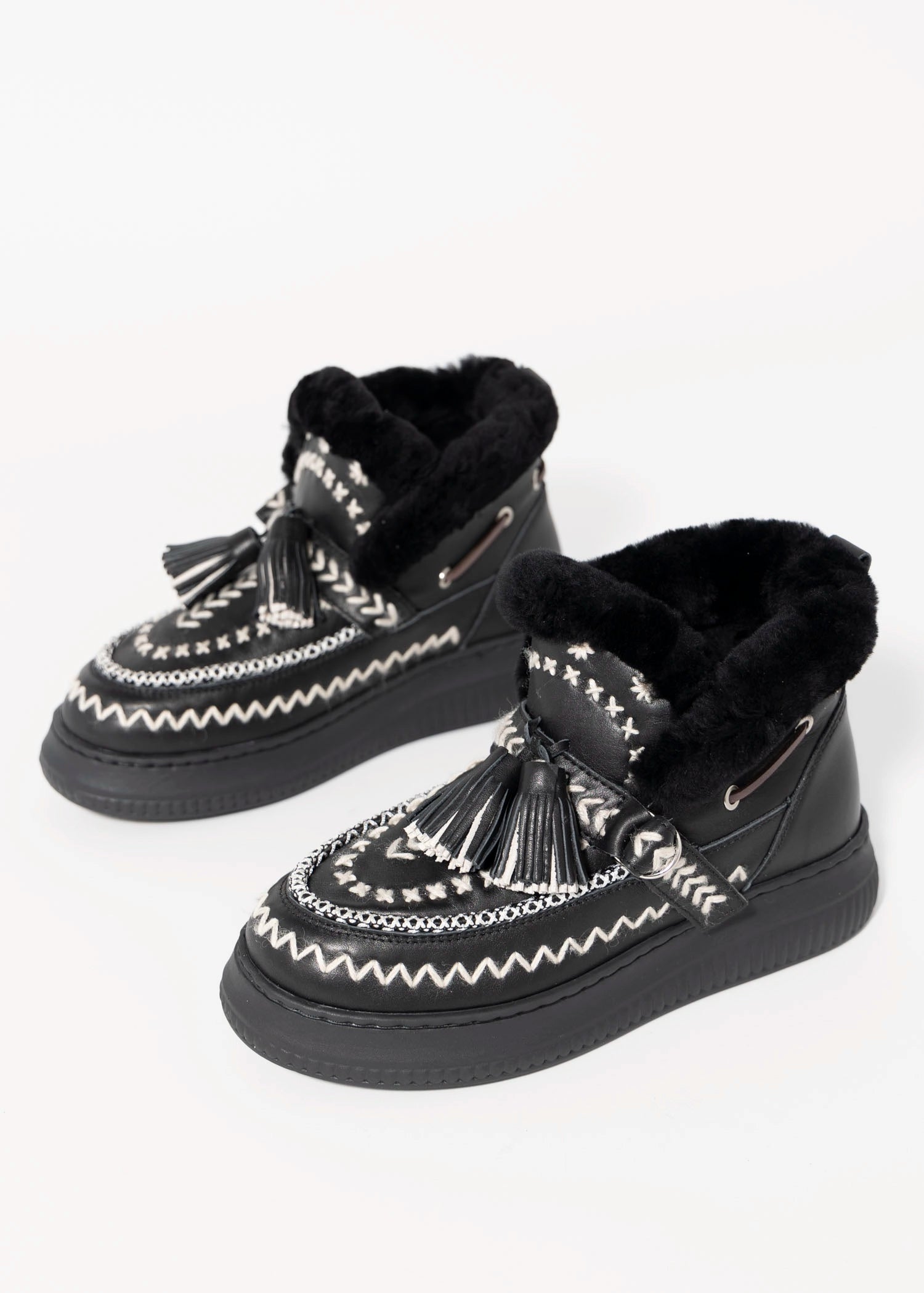 swatch_Black Leather nanku l'idea shearling lined booties