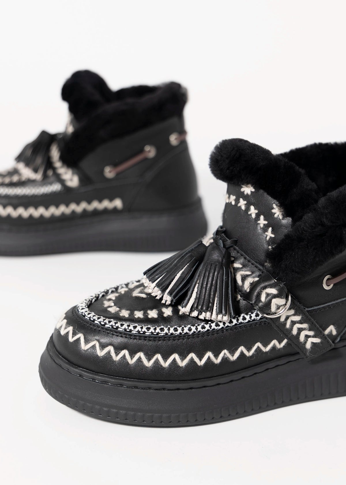swatch_Black Leather nanku l'idea shearling lined booties