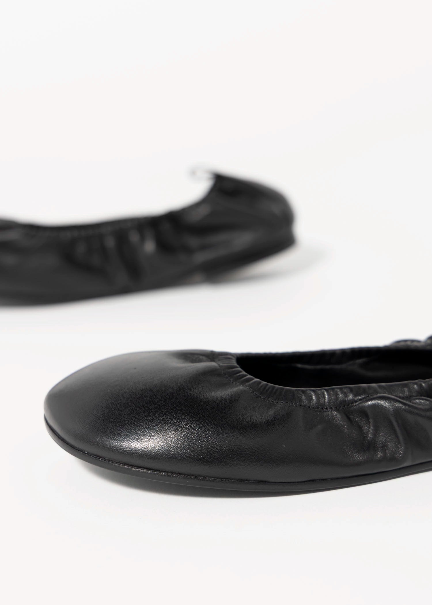swatch_Black Leather ruched flat