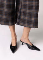 swatch_Black Eel nova roma pointed toe kitten heel