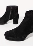 swatch_Black Suede jeffrey campbell livre platform boots