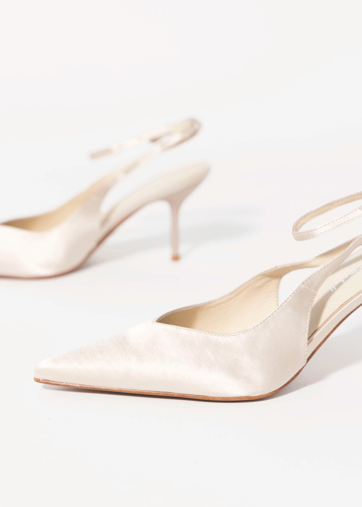 swatch_Champagne Satin jeffrey campbell executive satin pump