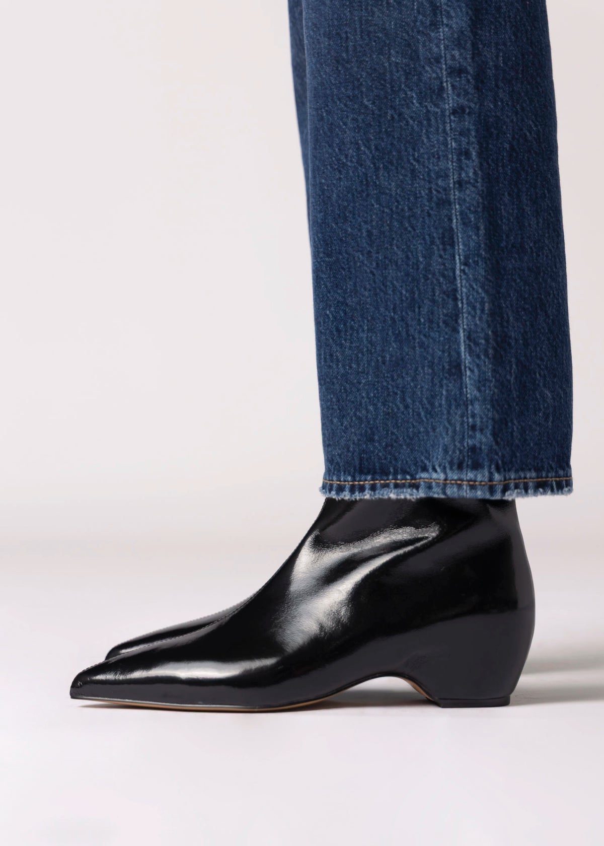 swatch_Black Leather steve madden karslon ankle boot