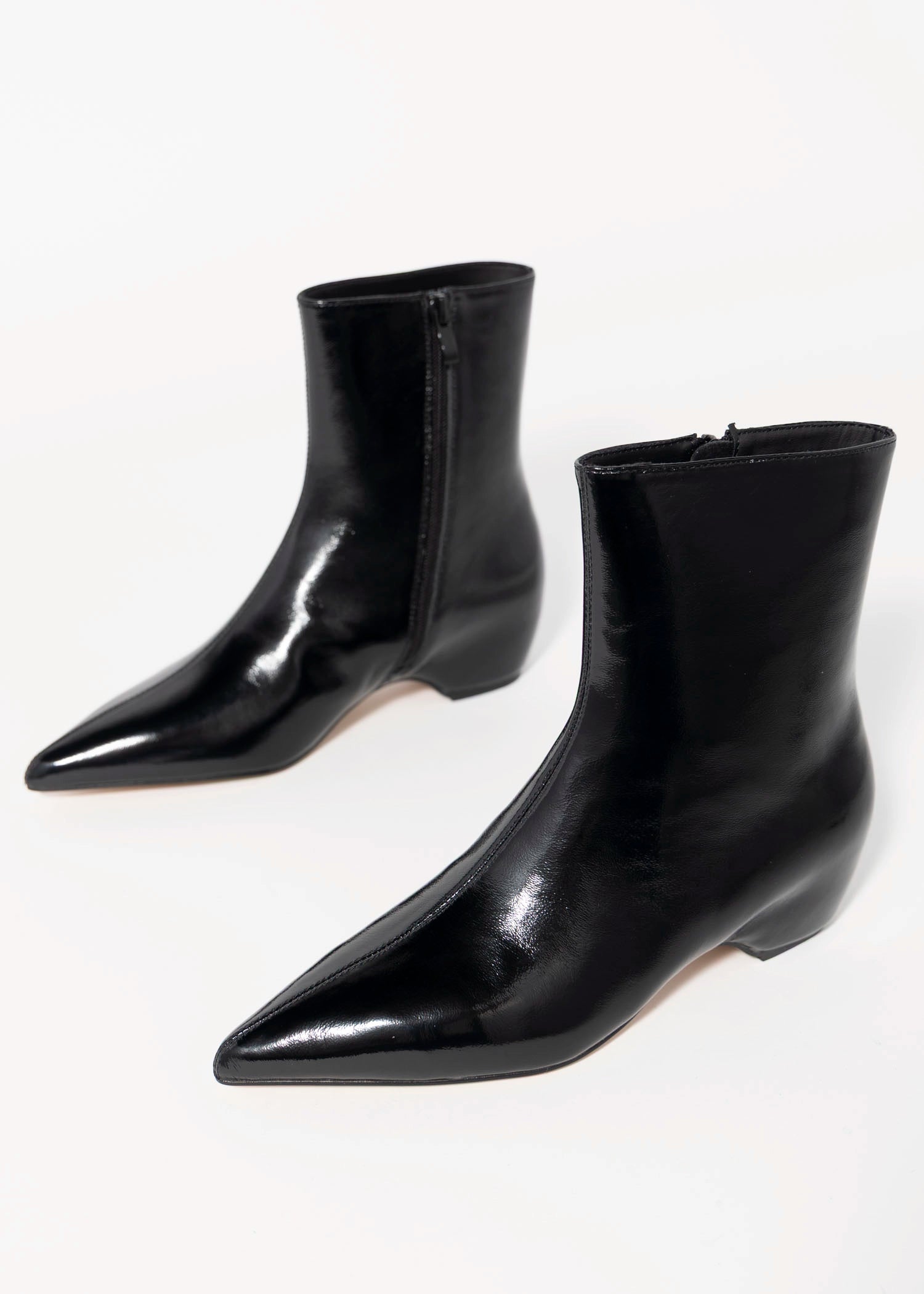 swatch_Black Leather steve madden karslon ankle boot