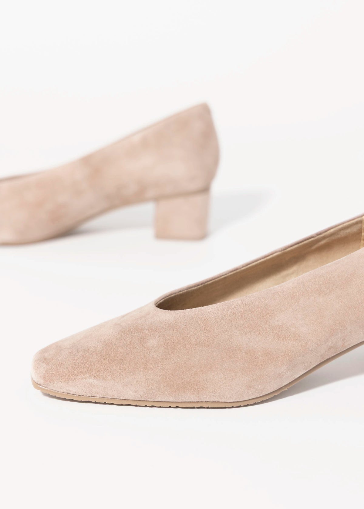 swatch_Military Suede vaneli solara suede pump