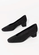 swatch_Black Suede vaneli solara suede pump