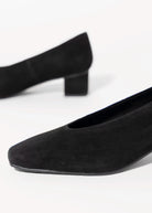 swatch_Black Suede vaneli solara suede pump