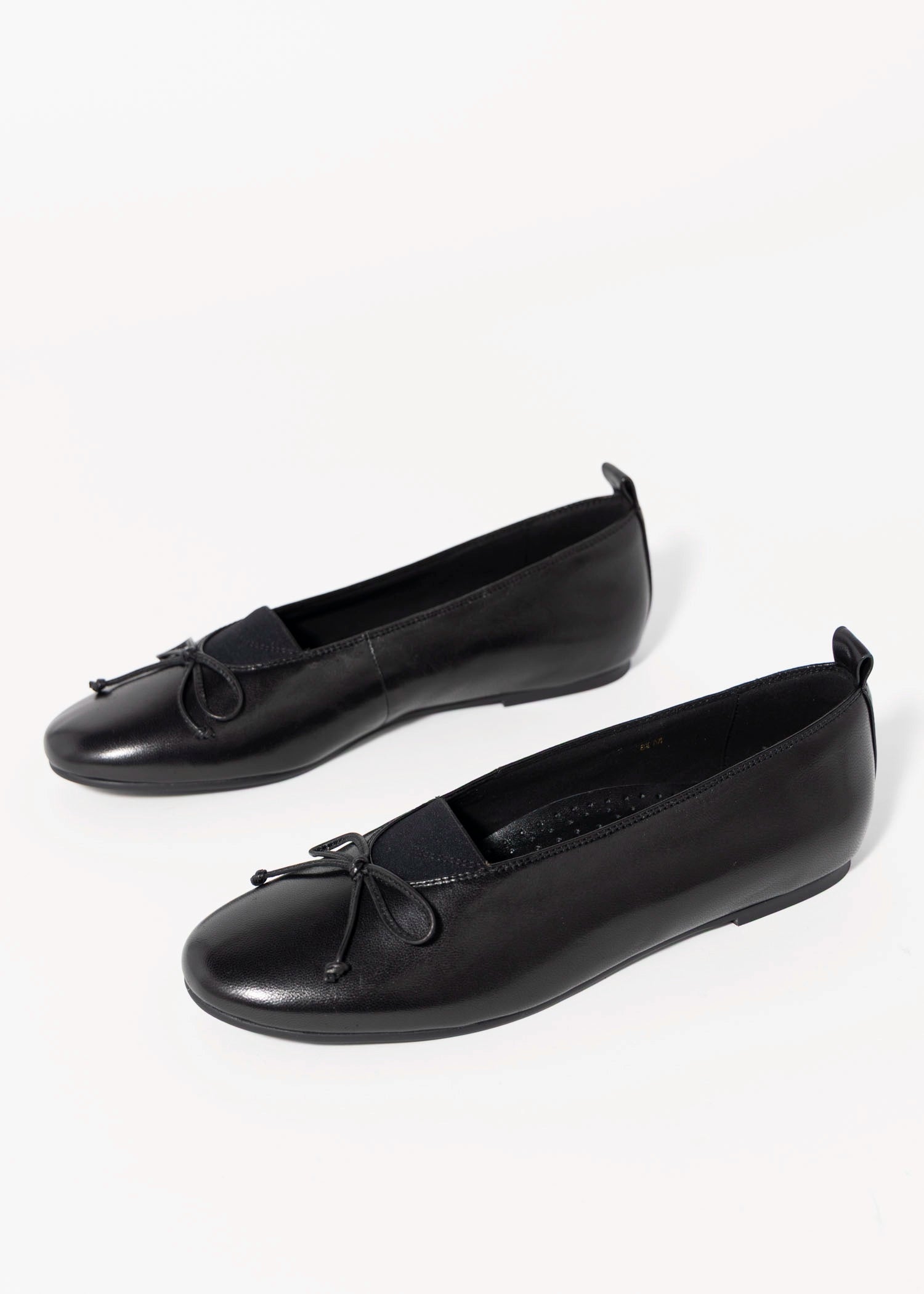 swatch_Black Leather vaneli tabbie ballet flat