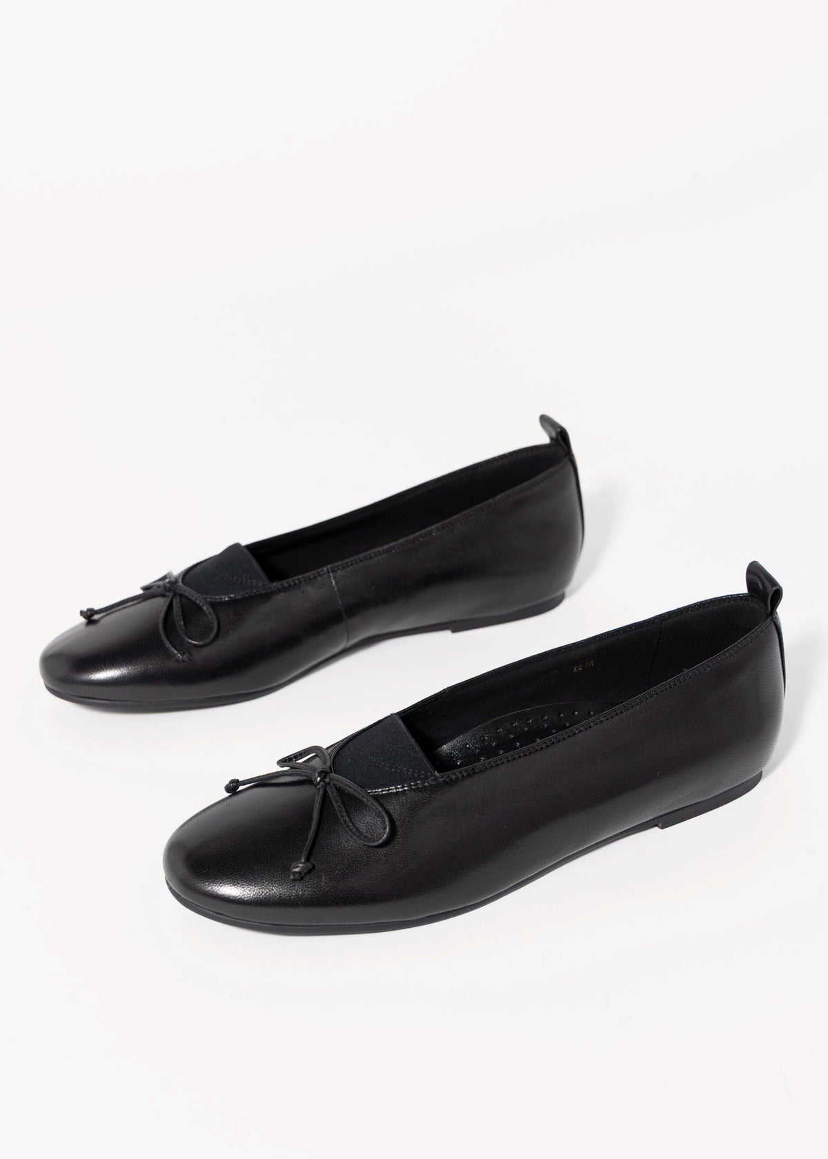 swatch_Black Leather vaneli tabbie ballet flat
