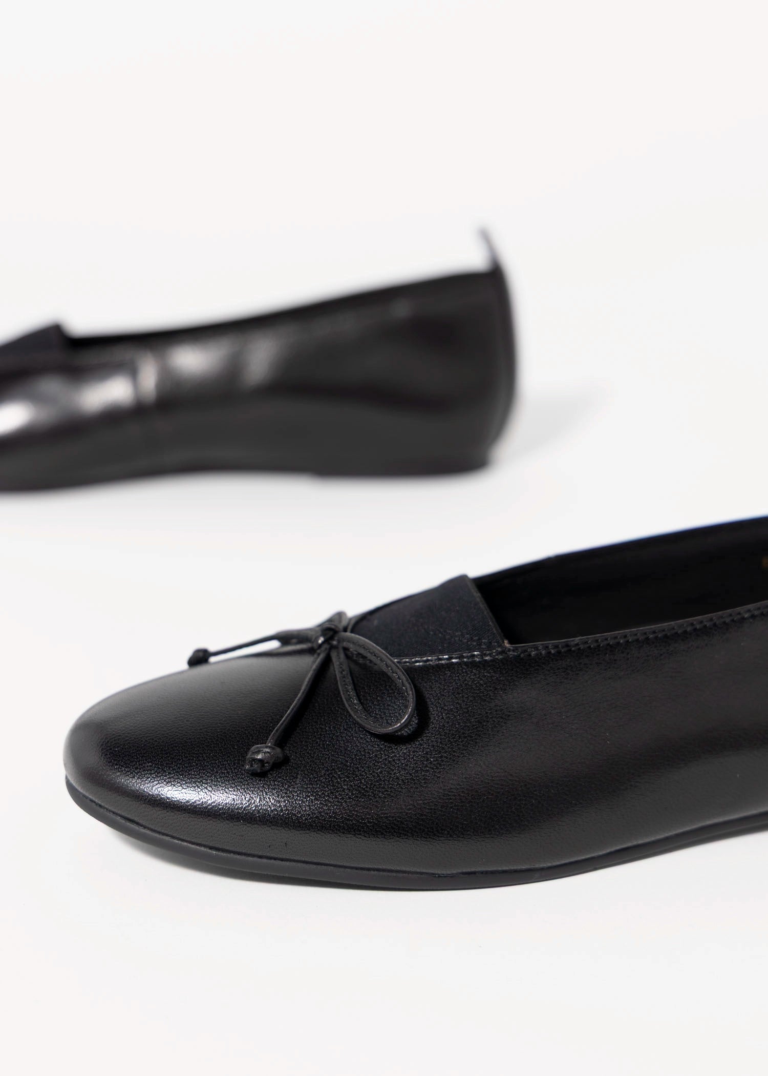 swatch_Black Leather vaneli tabbie ballet flat