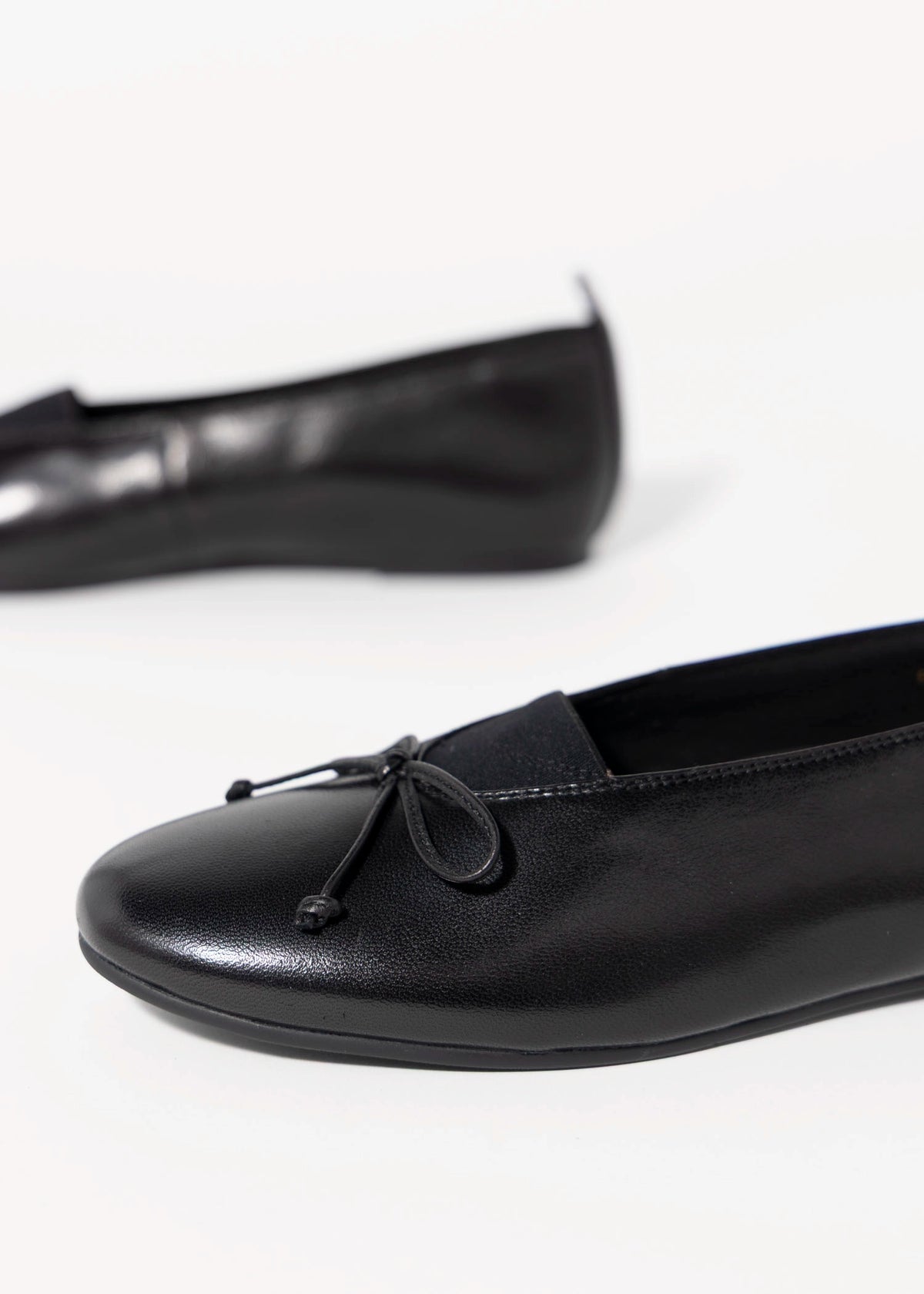 swatch_Black Leather vaneli tabbie ballet flat