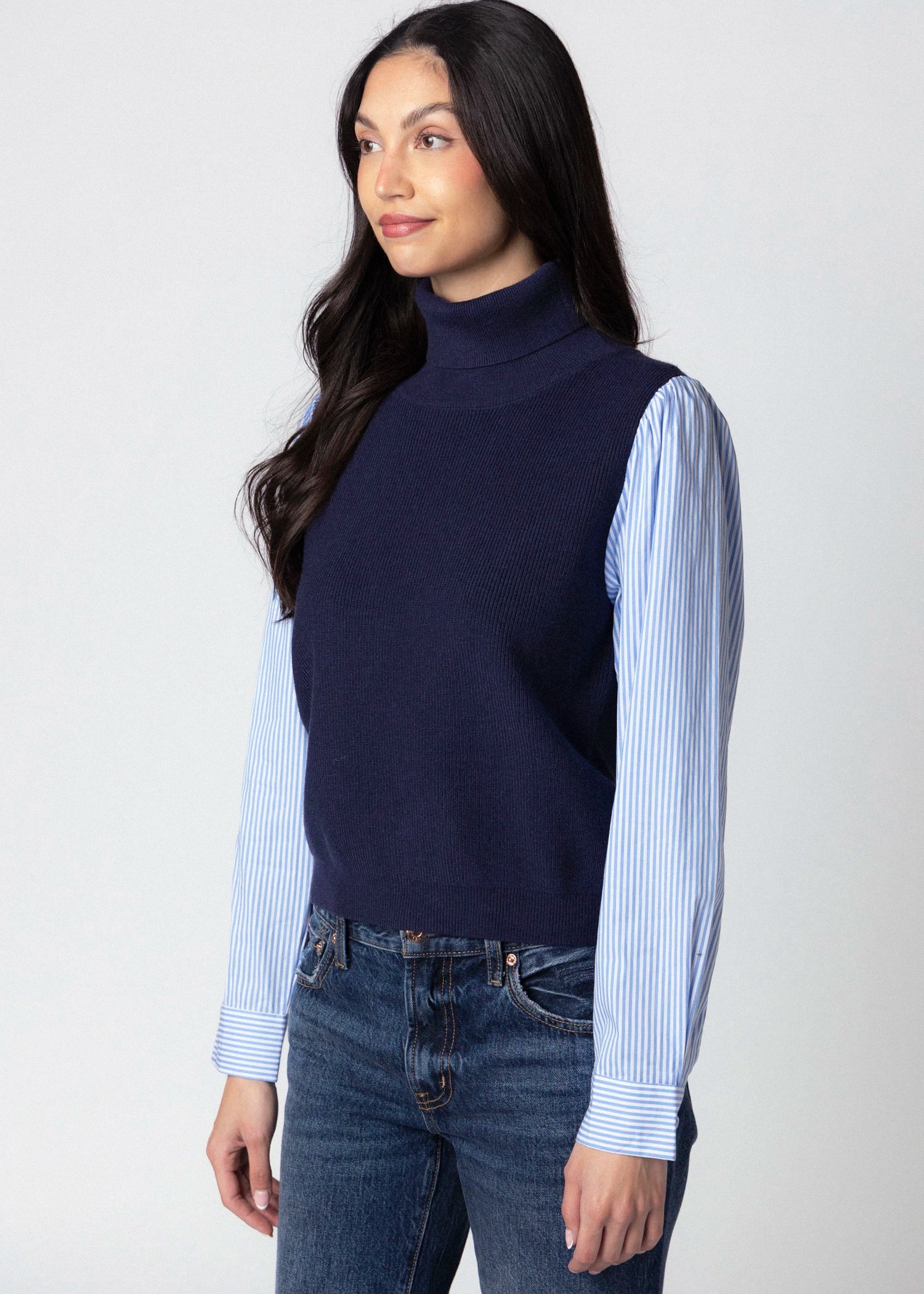 swatch_Navy thml striped sleeve sweater