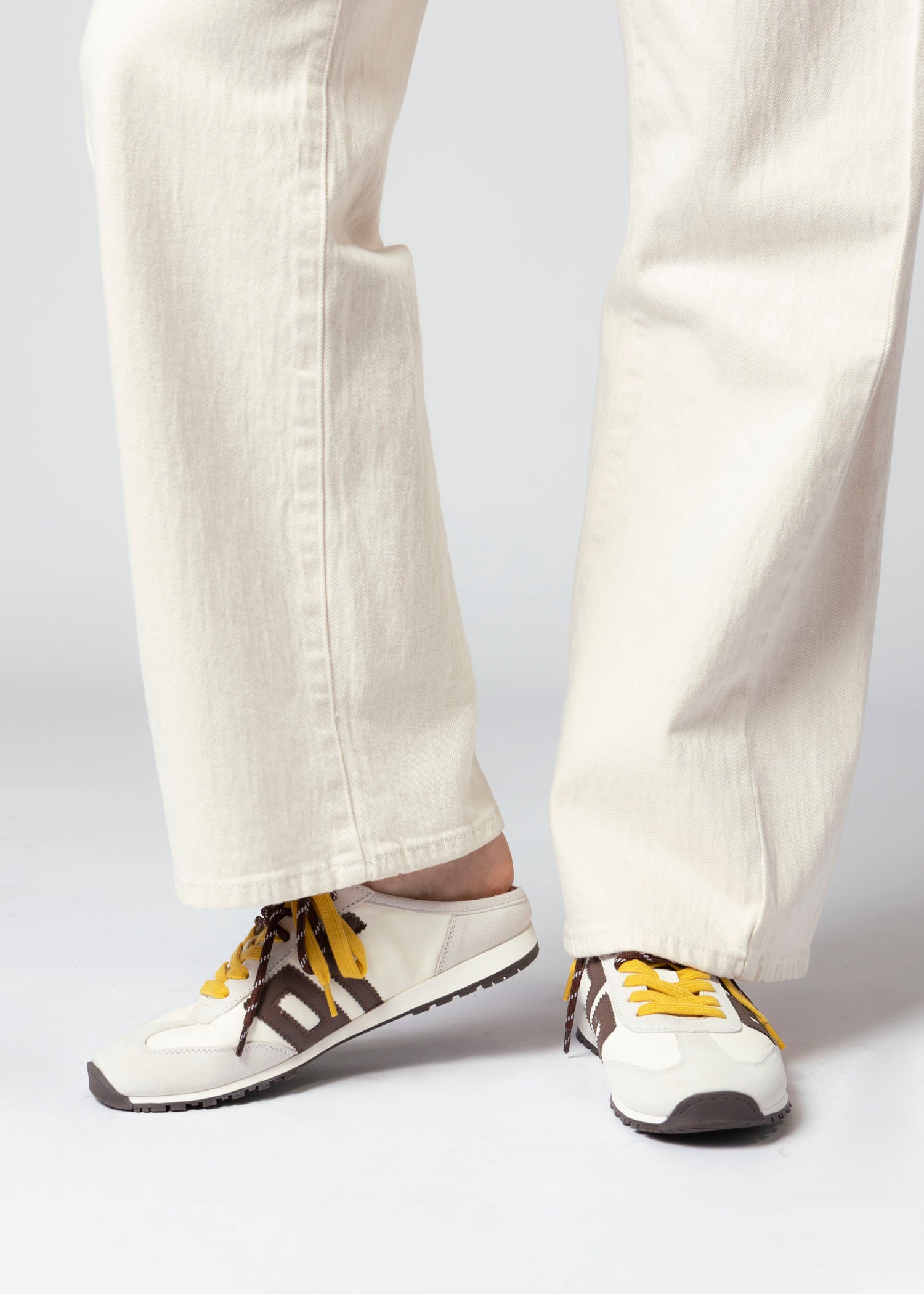 swatch_White/Coffee back70 venice w26 slide sneaker