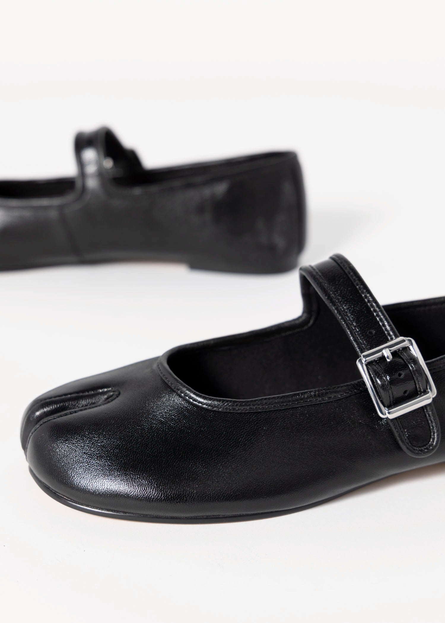 swatch_Black Leather inuovo leather tabi mary jane flats