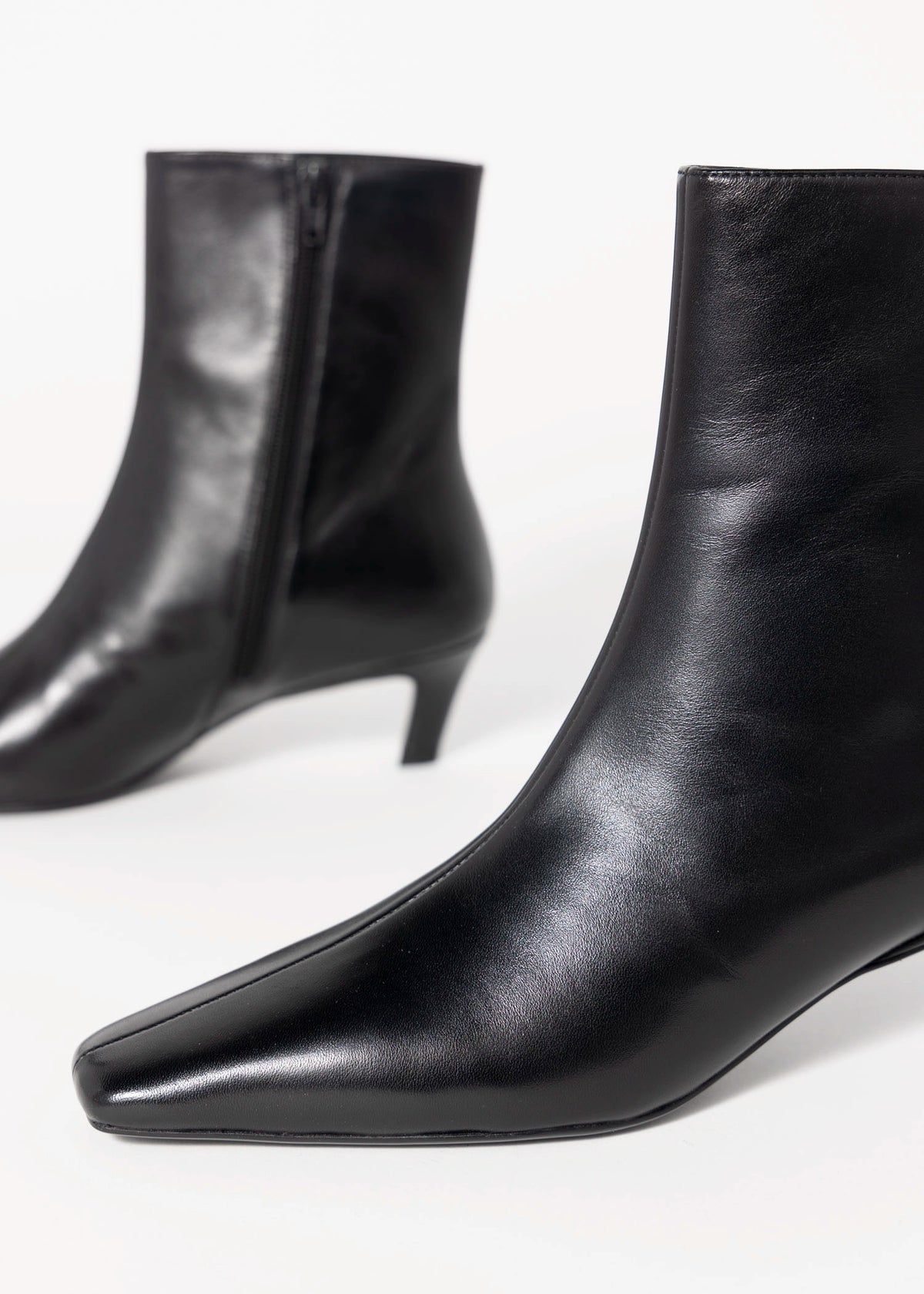 swatch_Black Leather tony bianco estelle heeled boot