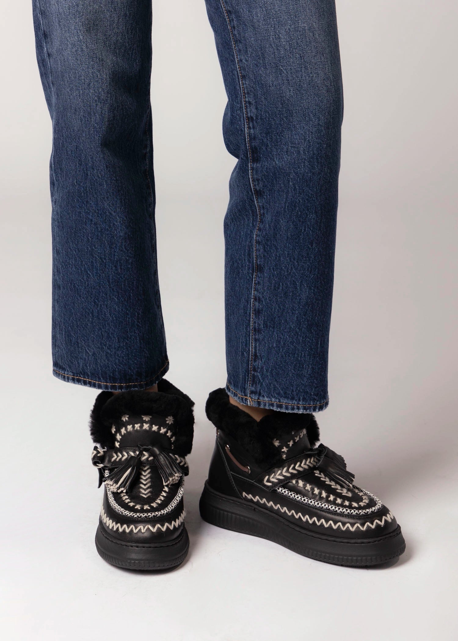 swatch_Black Leather nanku l'idea shearling lined booties