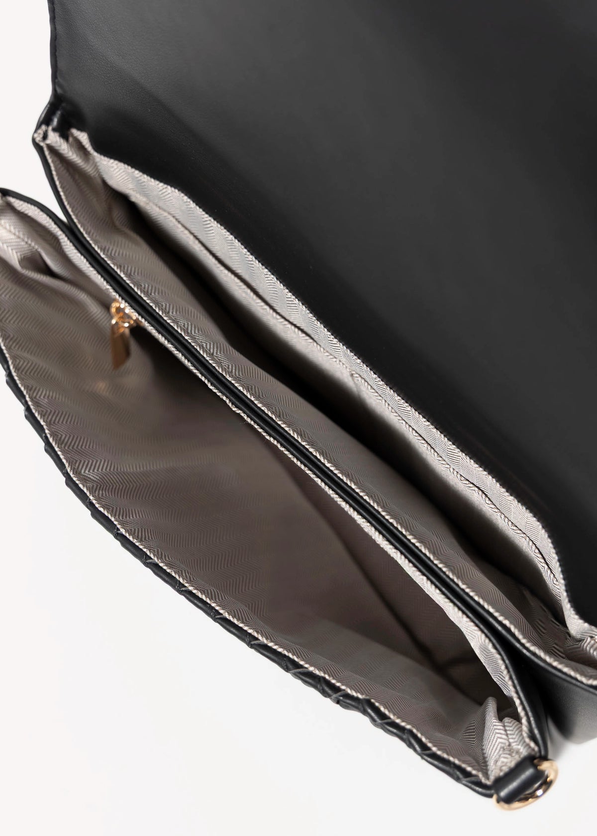 swatch_Jet haute shoe lexi woven crossbody