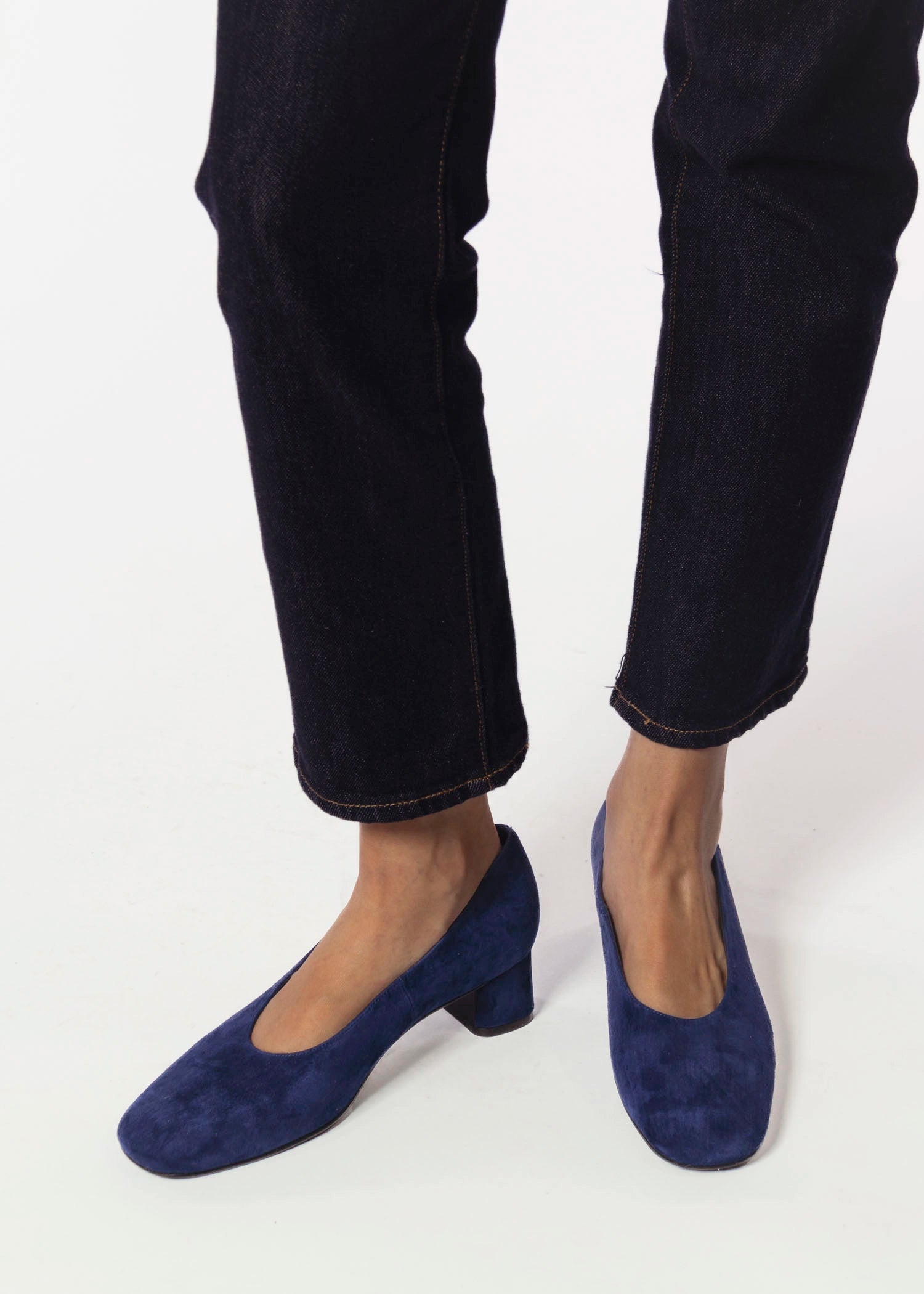 swatch_Navy Suede trusted pump