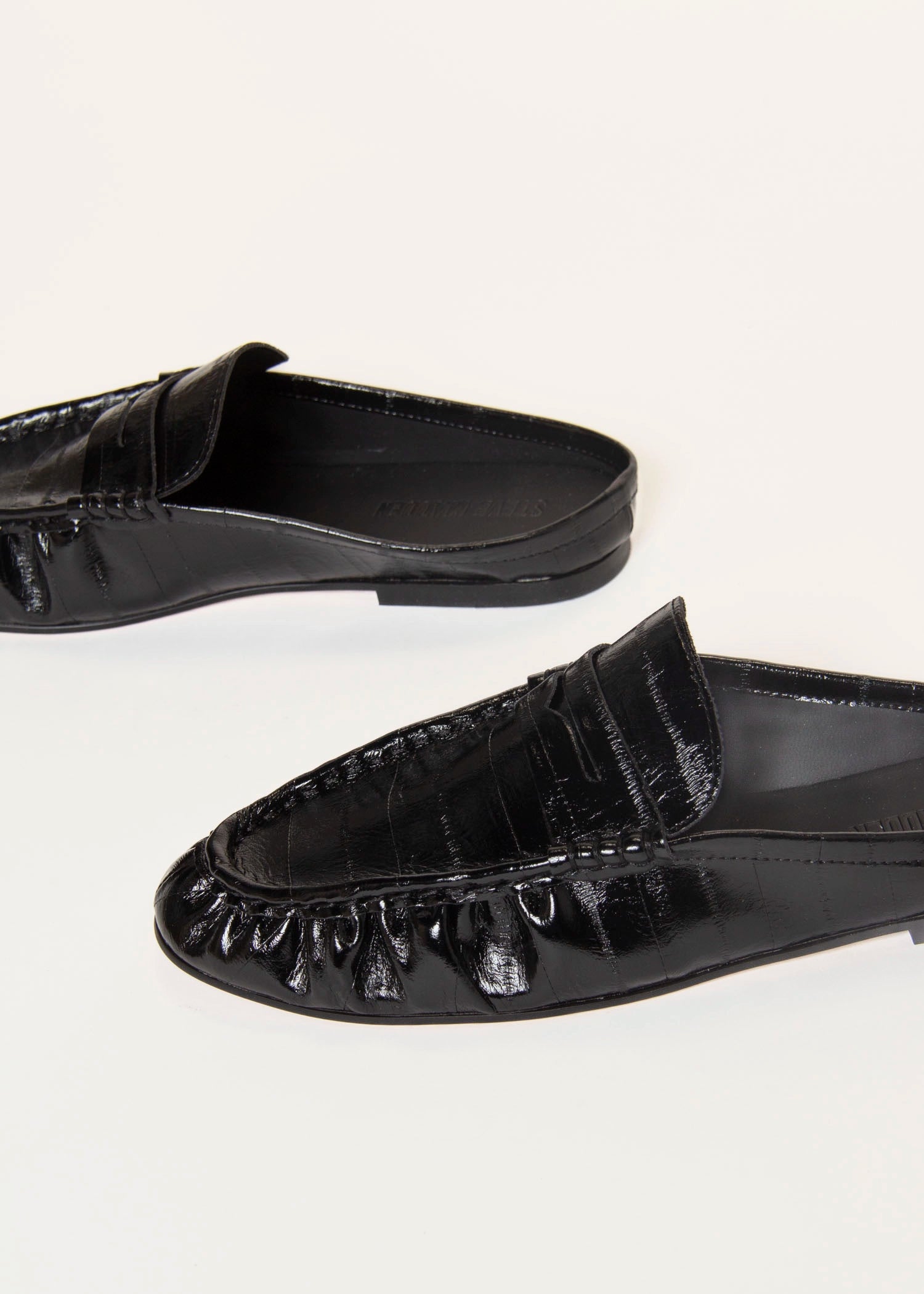 swatch_Black Leather rafe loafer steve madden
