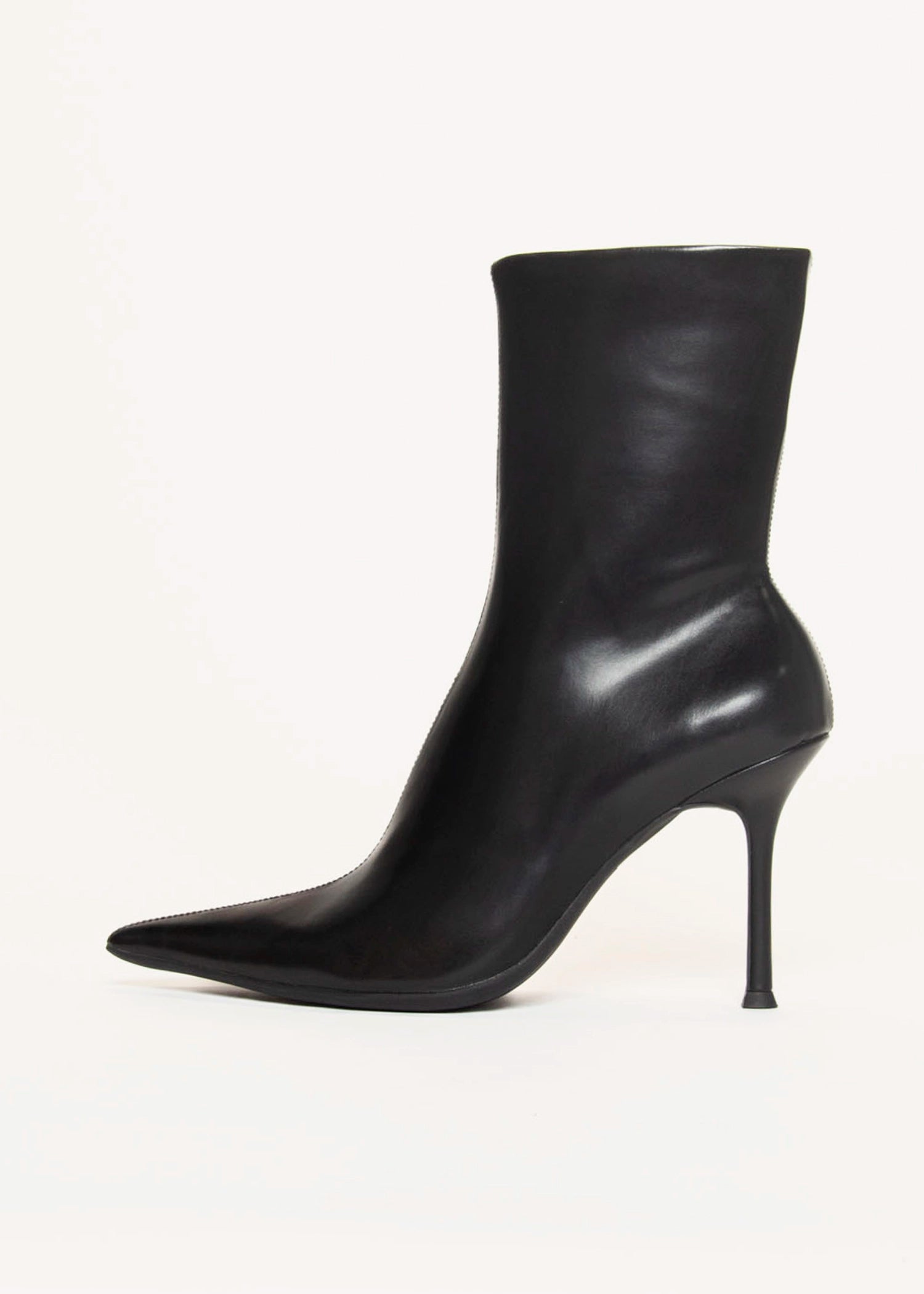 swatch_Black daring bootie jeffrey campbell
