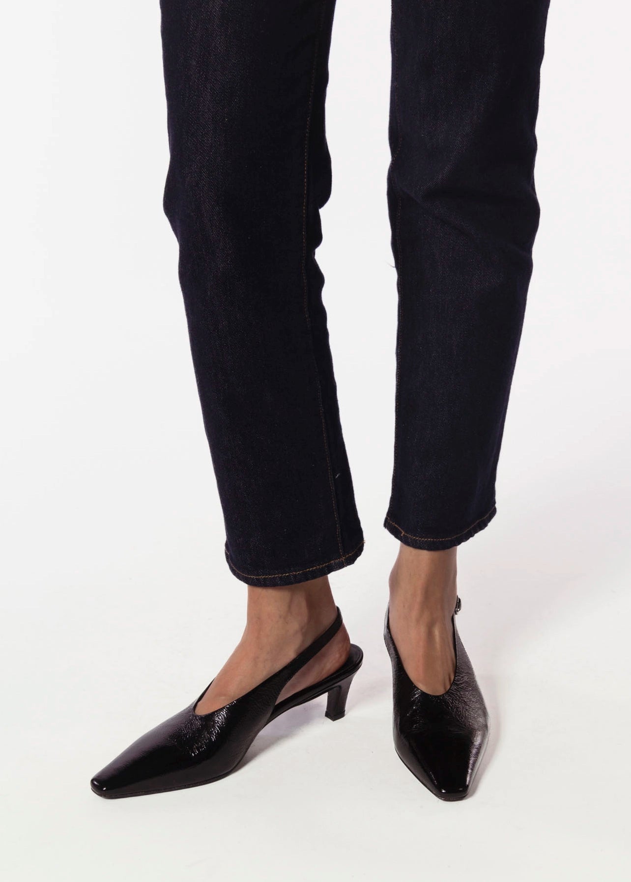 swatch_Black Patent slingback pump shoes