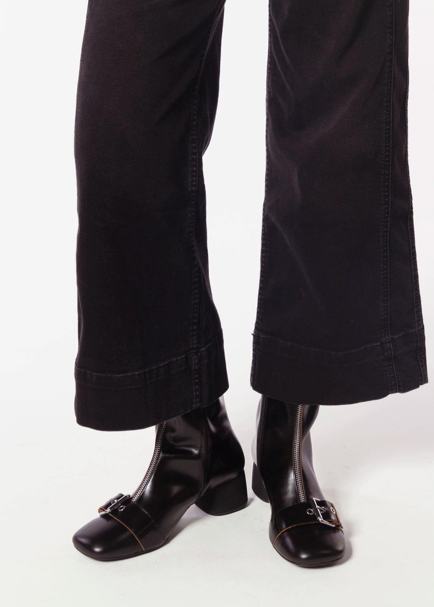 swatch_Black Leather livia boots vagabond shoes