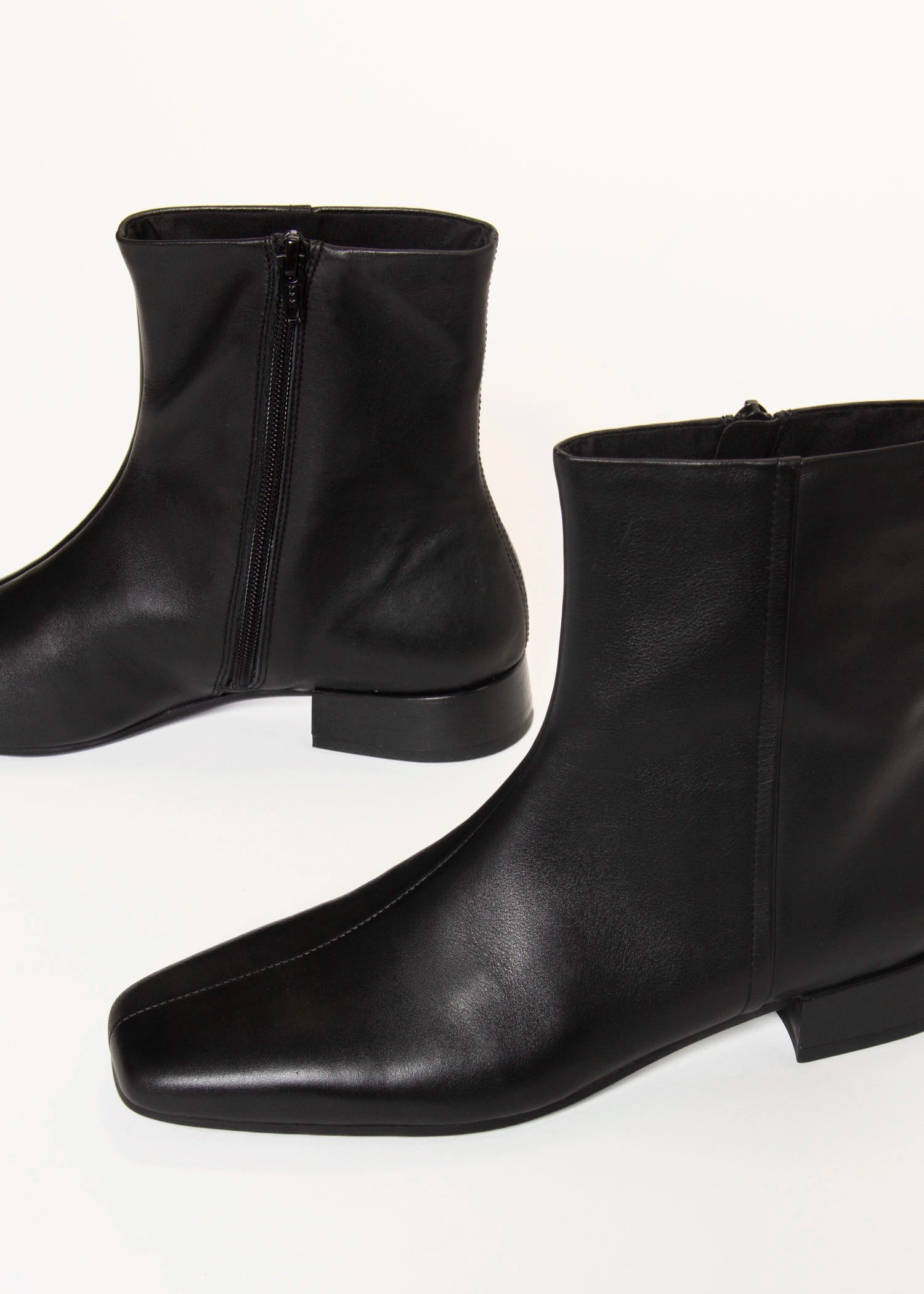 swatch_Black Leather mona boot vagabond shoes